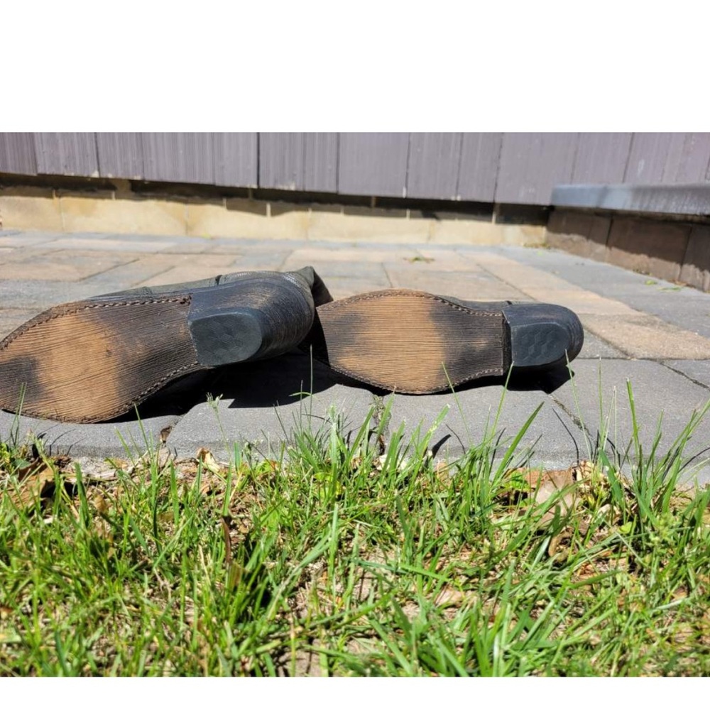 Women’s 
 Black Leather Shoes size 6